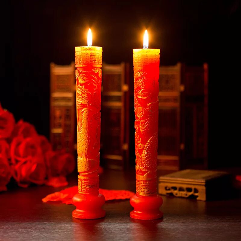 Красная свеча. Красивые свечки. Две красные свечи. Красивые красные свечи.