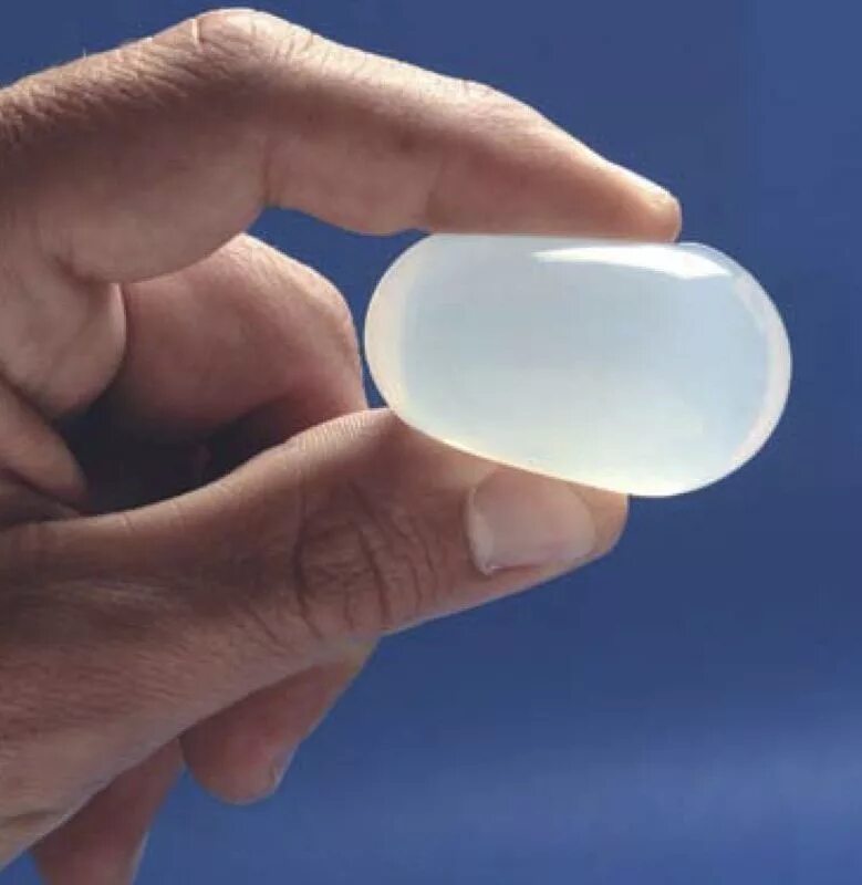 имплантация мужчин. стоматолог мужчина.