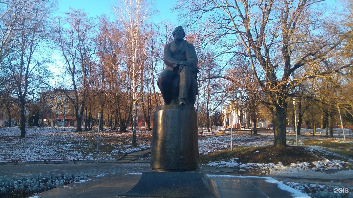 Памятник Тургеневу в Орле. Тургеневский сквер Орел. Сквер Тургенева Орел. Тургеневский Бережок Орел.