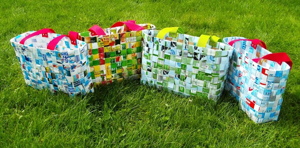 Paper reuse. Reuse paper pack. Корзина из туалетных втулок. How to reuse paper. Карандашница из картонной трубы.
