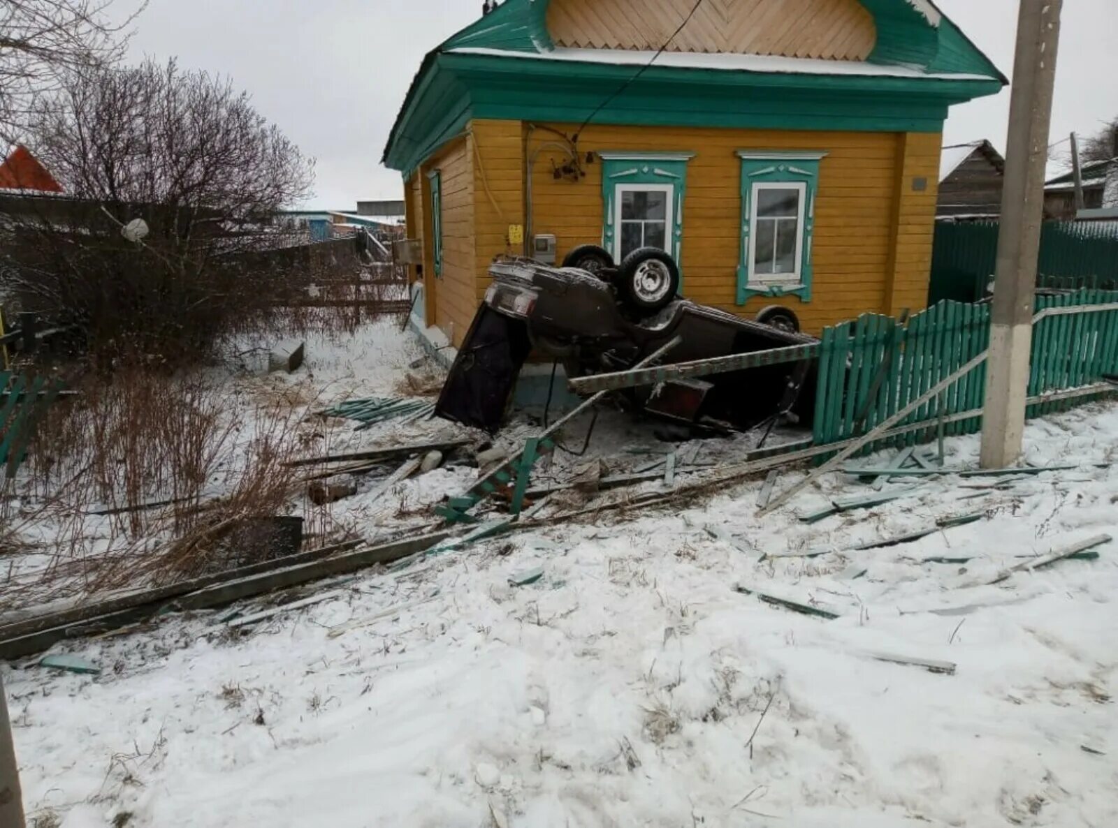 ДТП Улькунды Дуванский район. Село метели Дуванский район. Дуванский район село Улькунды. Въехал в дом.