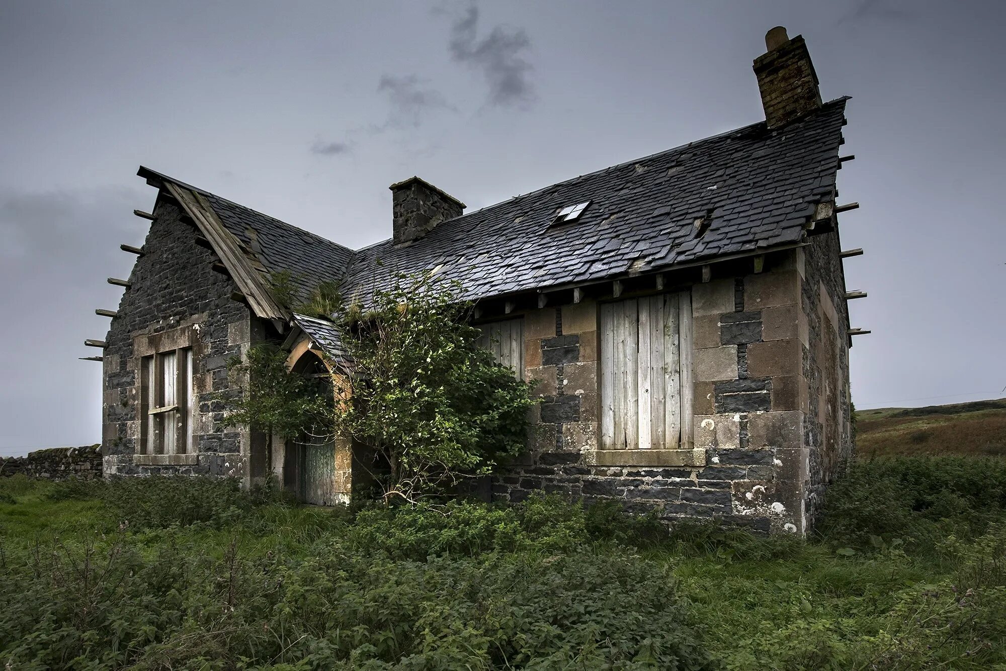 They built this house. Покинутое здание природа. Покинутое здание. Abandoned House HD foto.