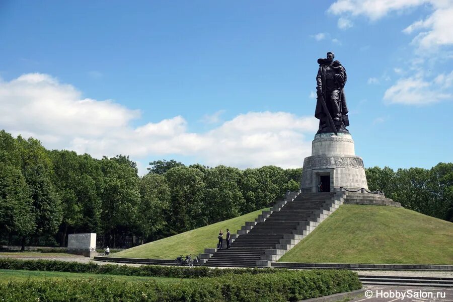 Памятник советским воинам в трептов парке. Трептов-парк мемориал в берлине. воин-освободитель трептов-парк берлин. памятник трептов парк в берлине. памятник воину в трептов парке в берлине.