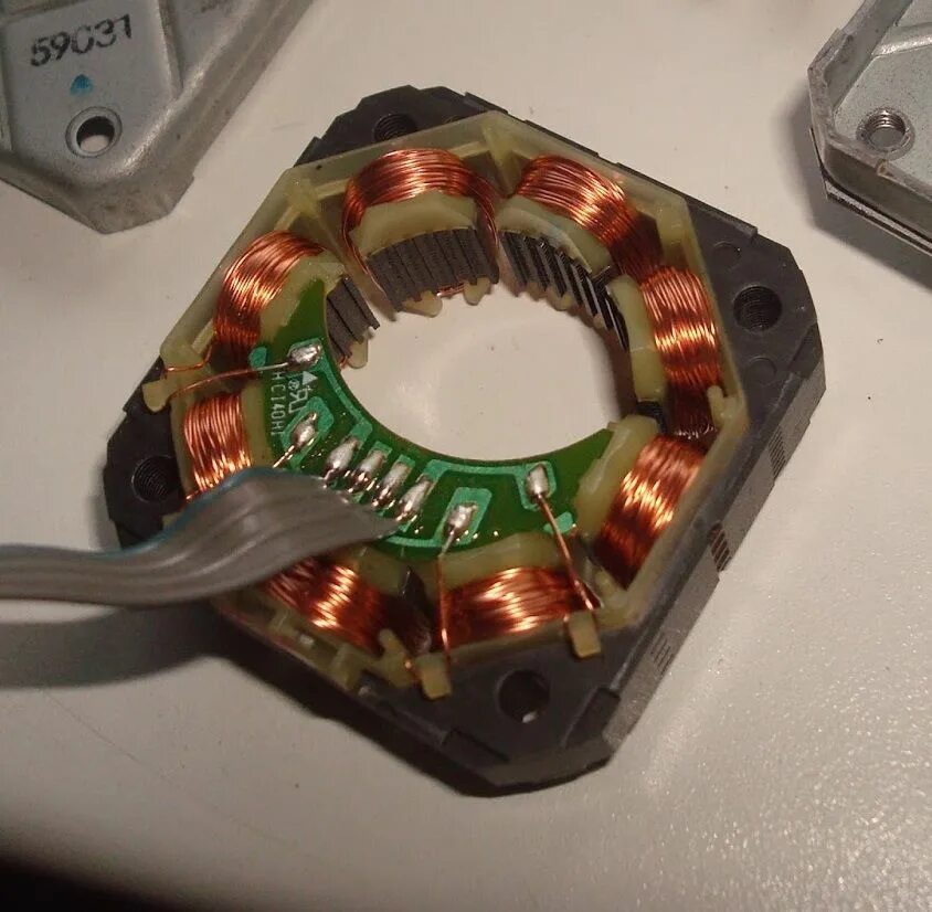 Обмотки шагового двигателя. Обмотки шагового двигателя. Шаговый двигатель обмотки. Шаговый двигатель с энкодером. Электродвигатель a4-450y-4мт3 катушка статора.
