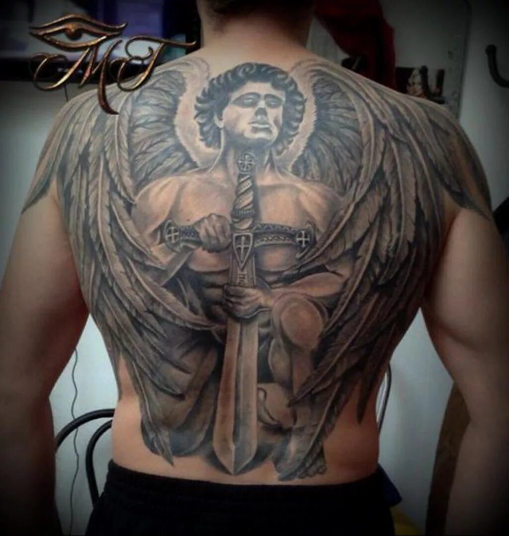 тату на спине мужские. апостол михаил архангел тату. архангел михаил на предплечье. тату ангел. ангел с мечом значение.