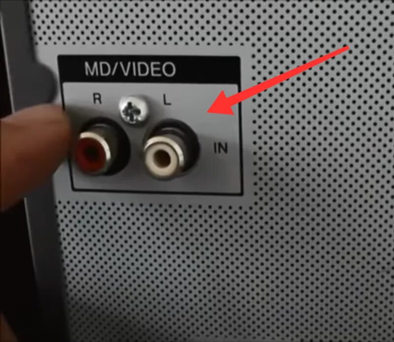 Разъем аукс на музыкальном центре. Музыкальный центр Samsung разъём aux. Телевизор LG разъем аукс. Старый музыкальный центр лж аукс.