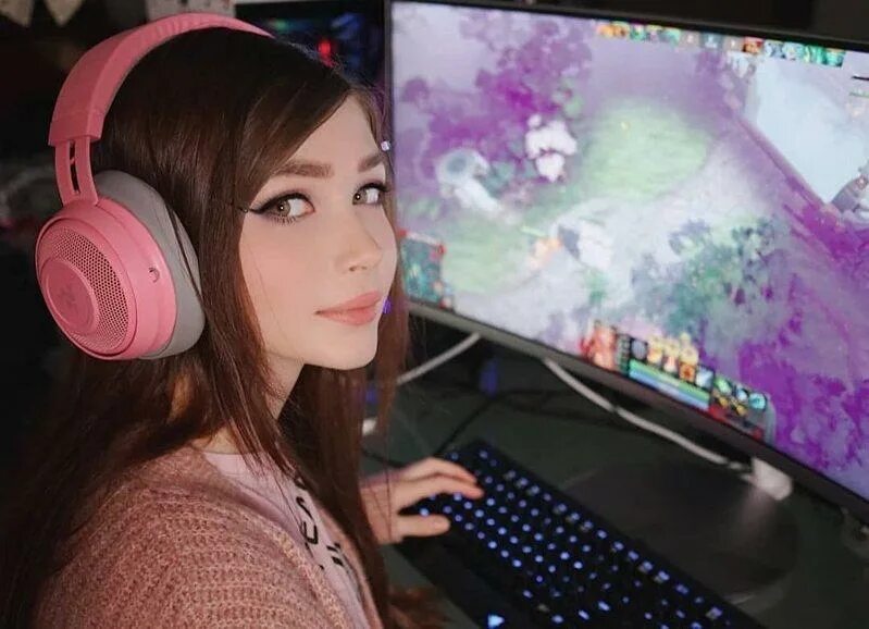 Твич трансляция. Twitch игра. Стример dr disrespect. Twitch студия. Twitch игра.