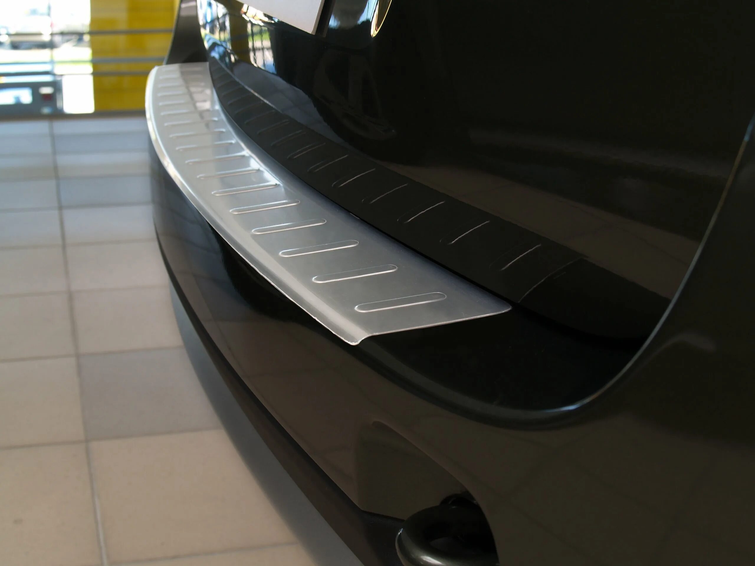 Накладки на пороги renault master 3. Накладка на бампер рено логан 2. Накладка на задний бампер рено логан 1. Накладка на задний бампер рено логан. Накладка на задний бампер рено меган 3.