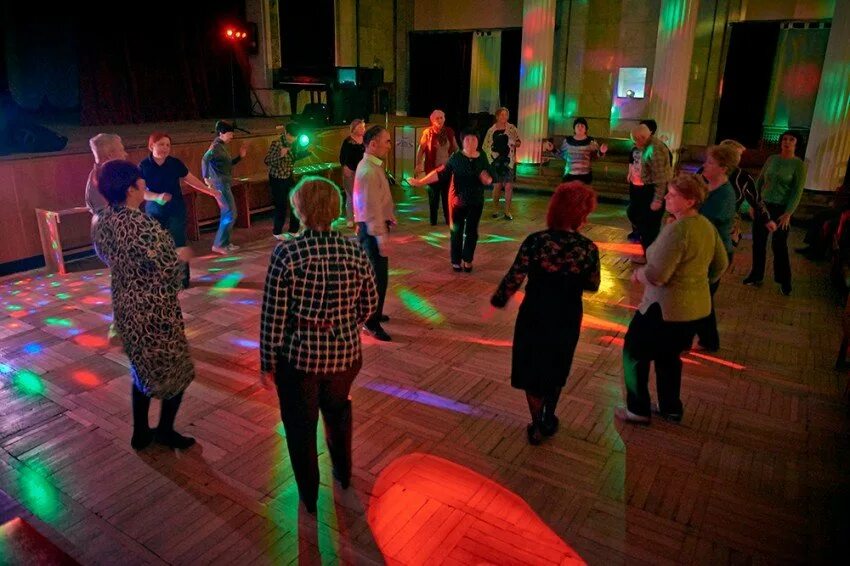 Санаторий южное взморье аниматоры. Развлечения для пансионата. Дискотека в санатории. Программа новогодних мероприятий в санаториях. Анимация в санатории.