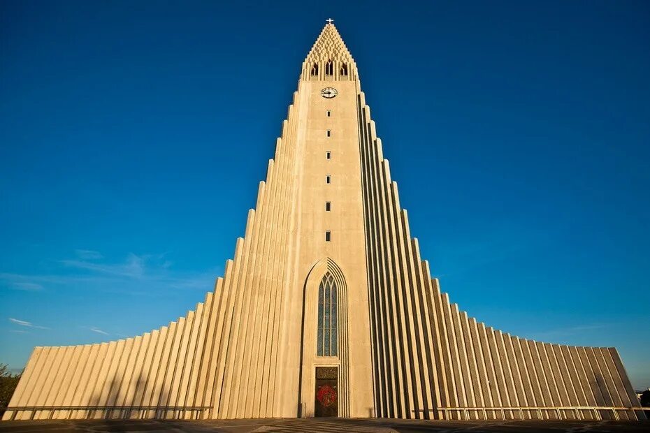 Всемирно известные здания. Лютеранская Церковь Хадльгримскиркья. Церковь Хатльгримскиркья. Рейкьявик, Исландия.