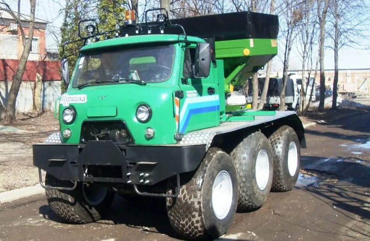 Мкм 1905 мурашка. Липецкий коммунальный завод. Усть люгинский завод малой механизации тележки. Уаз мурашка. Умка ледозаливочная машина.