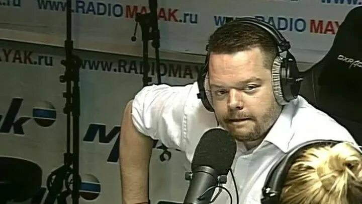 Николай саприн комментатор. Радио комментатор. Комментатор bbc. Геннадий орлов комментатор тэфи. Дмитрий губерниев.