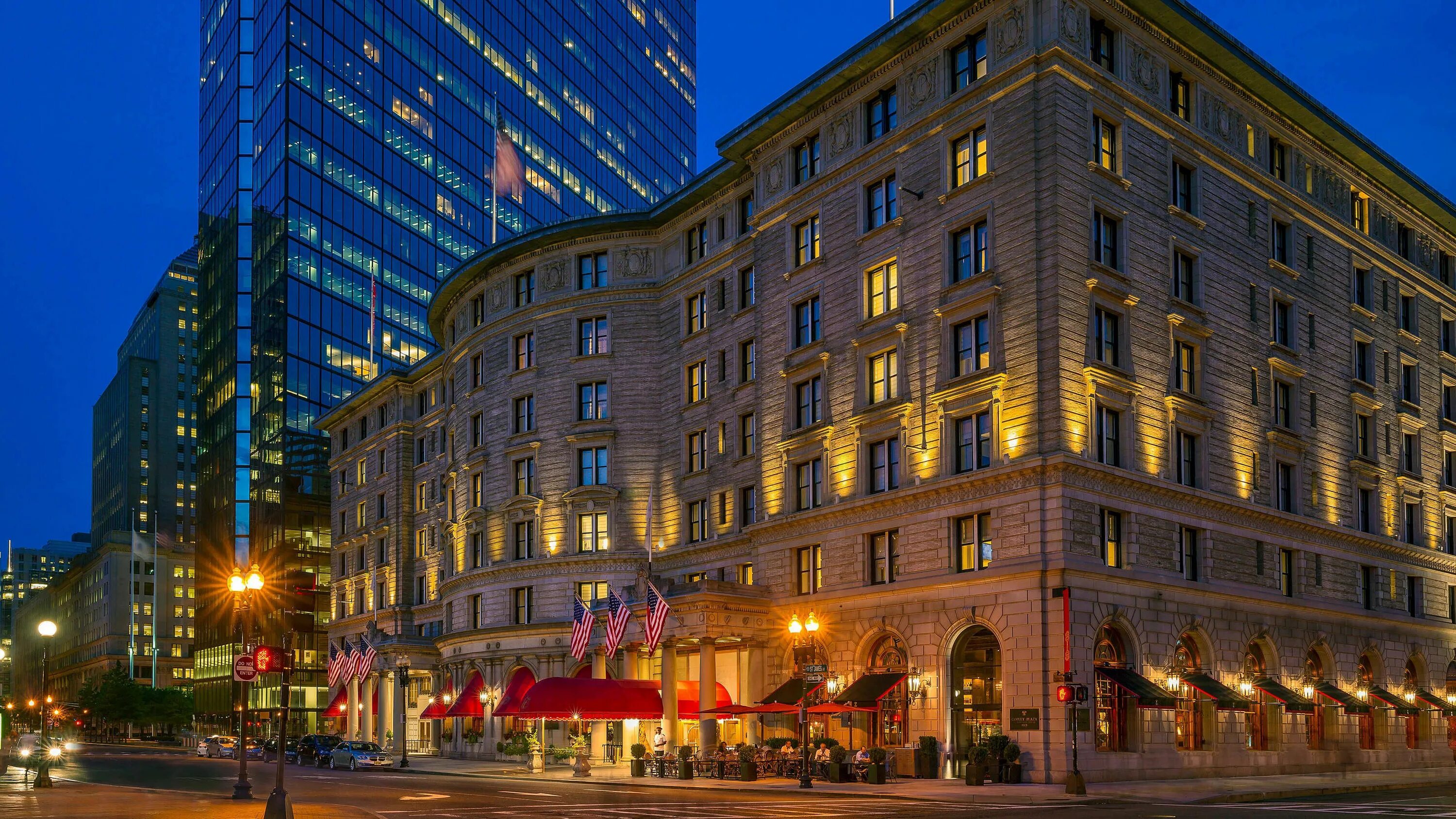 Hotels us. Отель crowne plaza downtown. Отель маджестик сша. Aria отель лас вегас. Отель плаза нью-йорк.