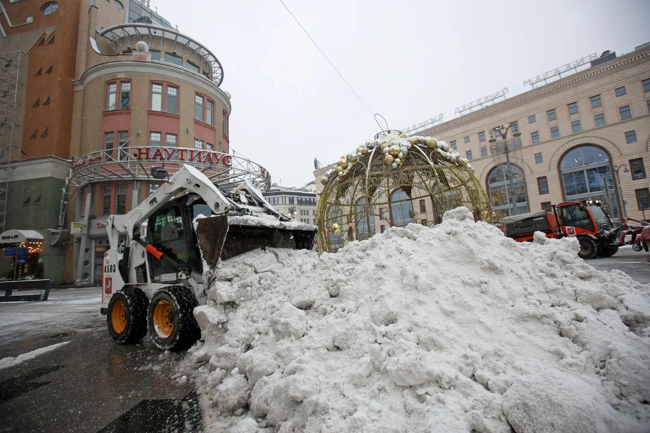 Сильный снегопад будет сегодня. На Москву надвигается снегопад. Фото после Московского снегопада. Снег в Москве сегодня фото. Новости Москвы.