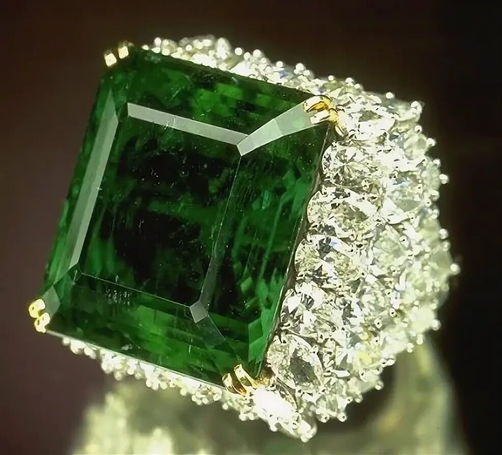 Как выглядит изумруд в реальной жизни File:Emerald crystal muzo  Wikipedia