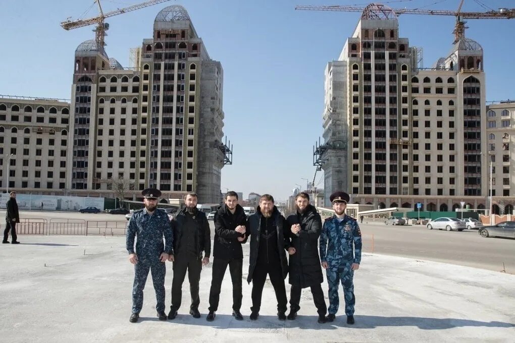 Сколько время в грозном в чечне. Чечня проспект кадырова. грозный 2025 город. проспект кадырова в грозном. г грозный 2025.