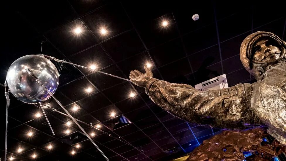 Космос безумные идеи. Океан бурь. Космическая теория философия. Циолковский константин эдуардович арт. Космос день космонавтики.