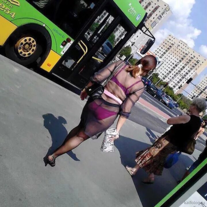 Встретил странную девушку