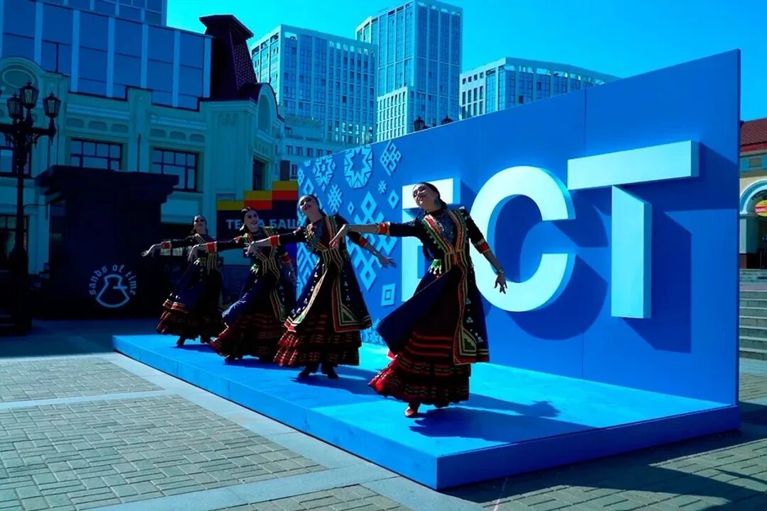 телеканал бст уфа. ведущая бст альбина. тв по башкирскому времени. тв по башкирскому времени. спутниковое телевидение " бст".