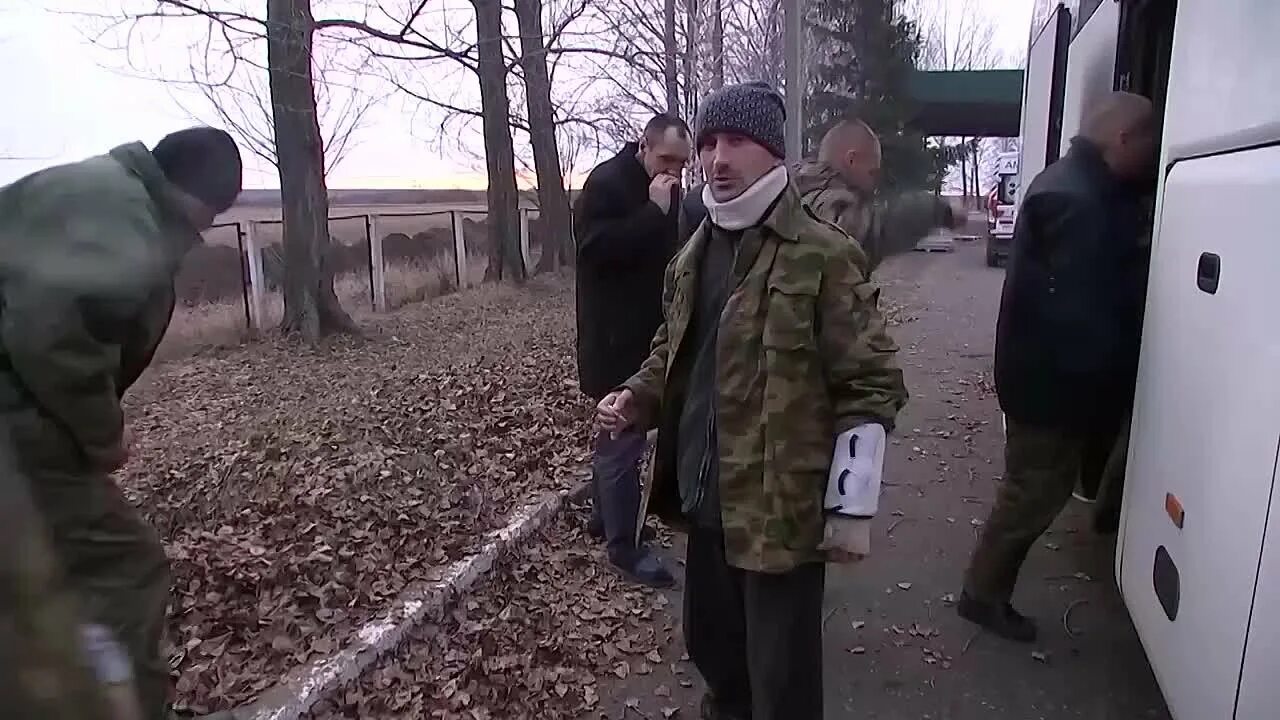 Возвращение из плена российских солдат. Украинский плен для русских. Украинские пленные вернулись. Российские пленные вернулись. Украинские пленные вернулись.