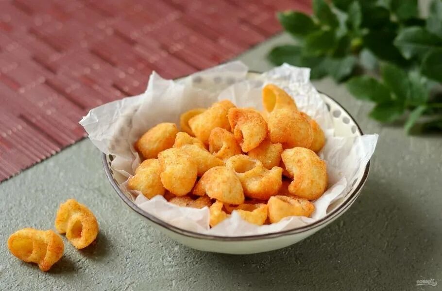 Рецепт чипсов из макарон. Чипсы из макарон. чипсы хрустим. чипсы из спагетти. чипсы из макаронов.