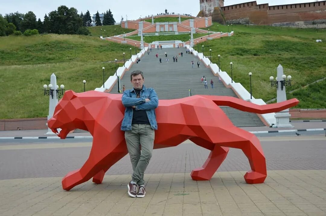 3 большие фигуры. Евгений кусков Нижний Новгород. Скульптуры Кускова Нижний Новгород тигр. Полигональные фигуры в Нижнем Новгороде. Объемная скульптура.