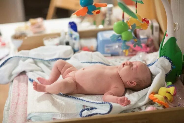 Фото новорожденного мальчика в домашних условиях Pin en Newborn Photography