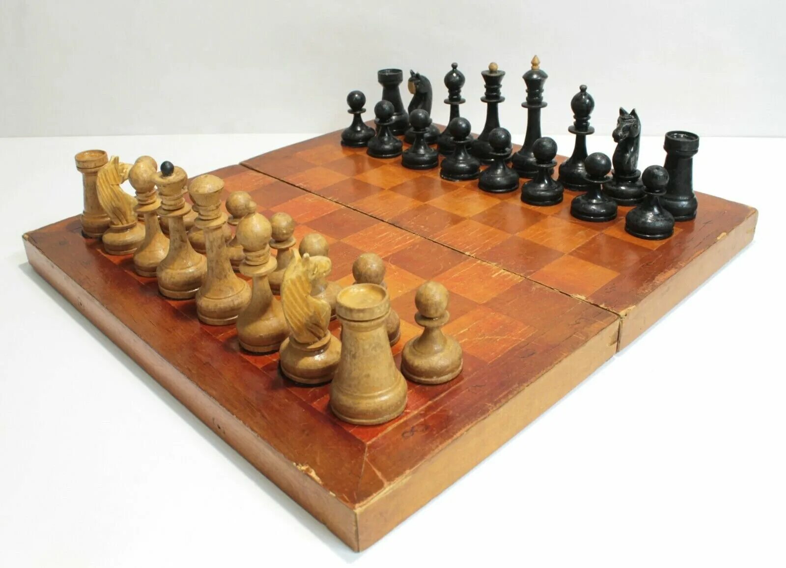 Игра шахматы старые. Шахматы монглана легенда. Игра шахматы старые. Игра шахматы старые. Древние индийские шахматы чатуранга.