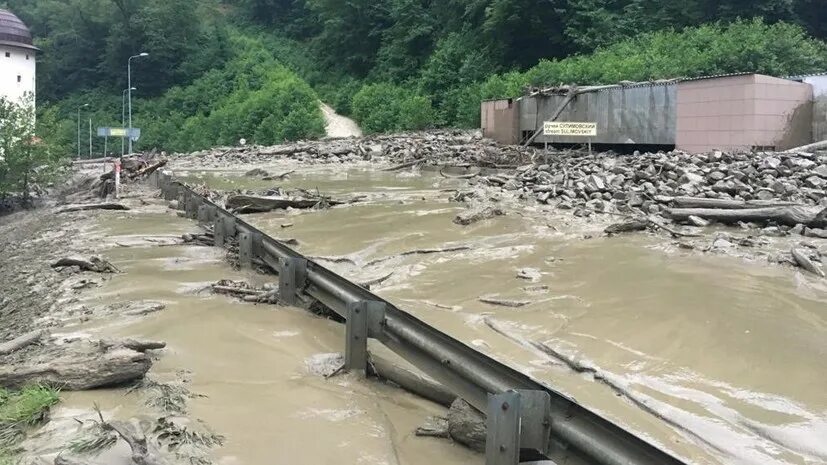 селевые потоки в горах. сель джубга сочи. сочи чемитоквадже оползень. сель красная поляна. где сошел сель.