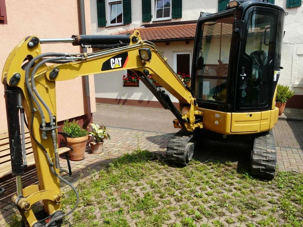 Cat 303cr. Мини экскаватор сат 303. Катерпиллер экскаватор 303. Экскаватор Cat 303c CR. Мини экскаватор бу на авито