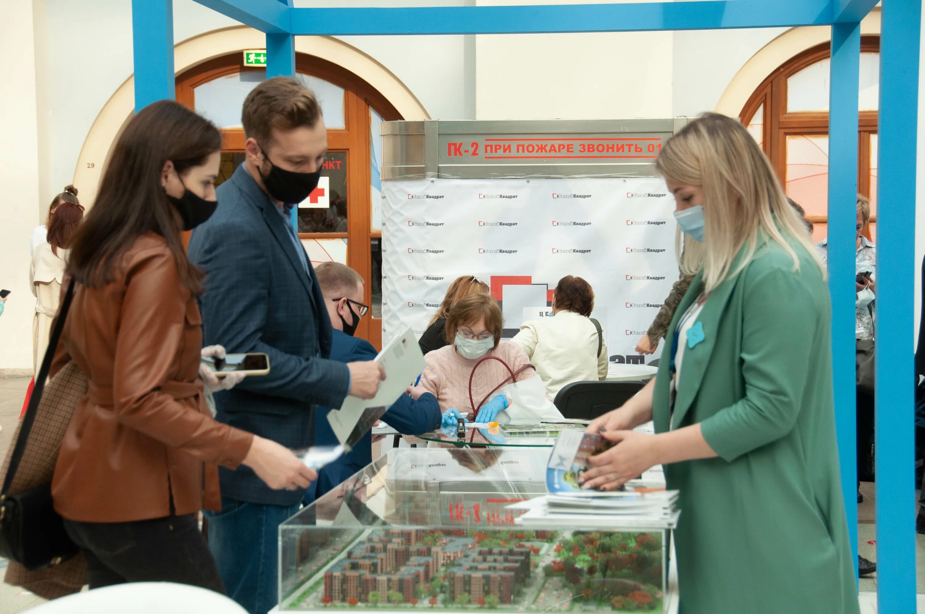 Выставка недвижимости. Ярмарка недвижимости спб. Сити-xxi век. Девелоперская группа сити 21 век. Петербургская недвижимость на выставке.