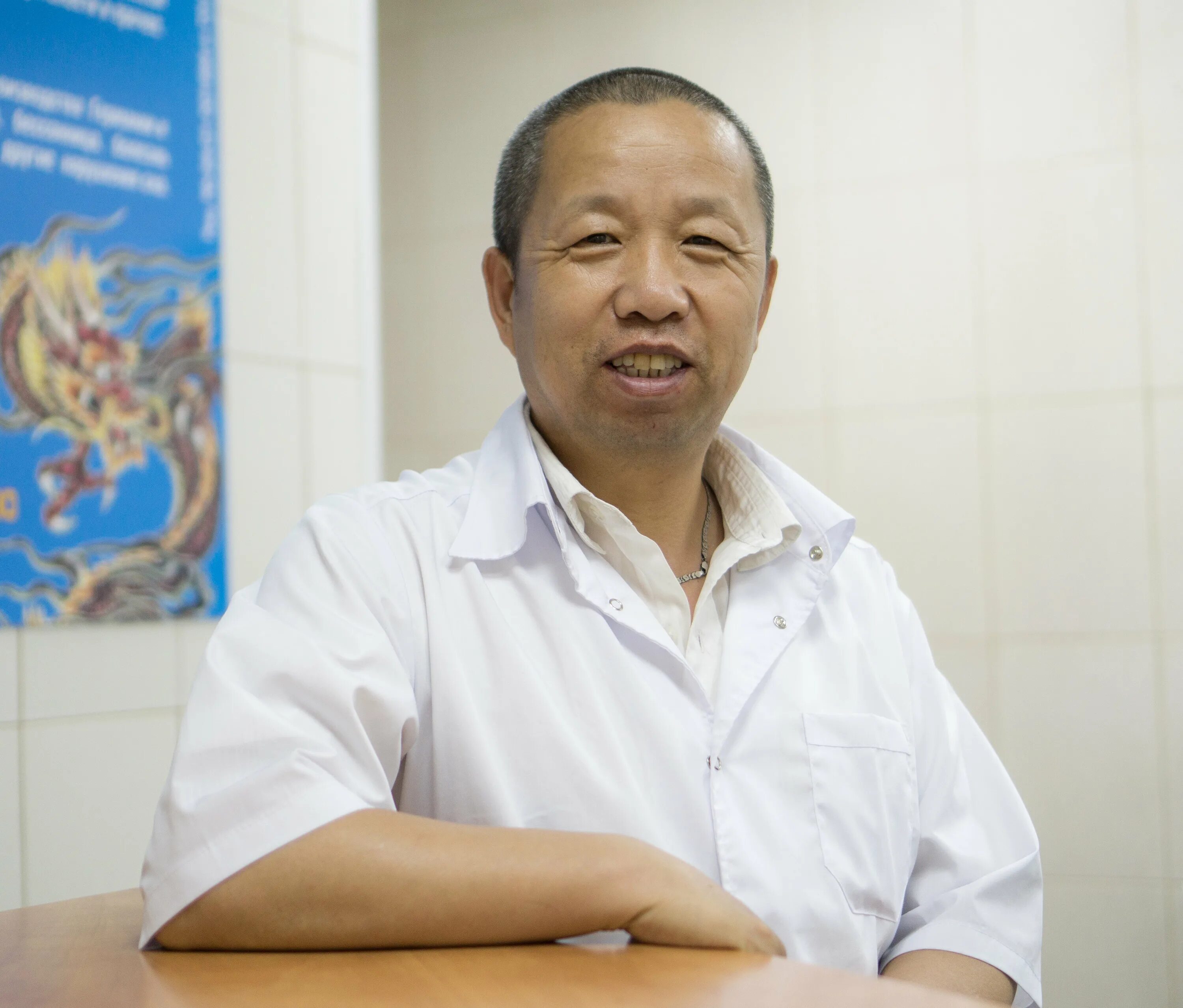 Китайская медицина в москве отзывы. Китайская нетрадиционная медицина. Современная медицина в китае. Китайский доктор. Чжан цзыцян.