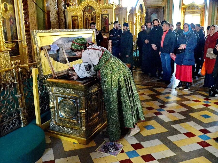 Троице-Сергиева Лавра мощи Максима Грека. Мощи Максима Грека в Сергиевой Лавре. Мощи Святого Максима Троице-Сергиевой Лавре.