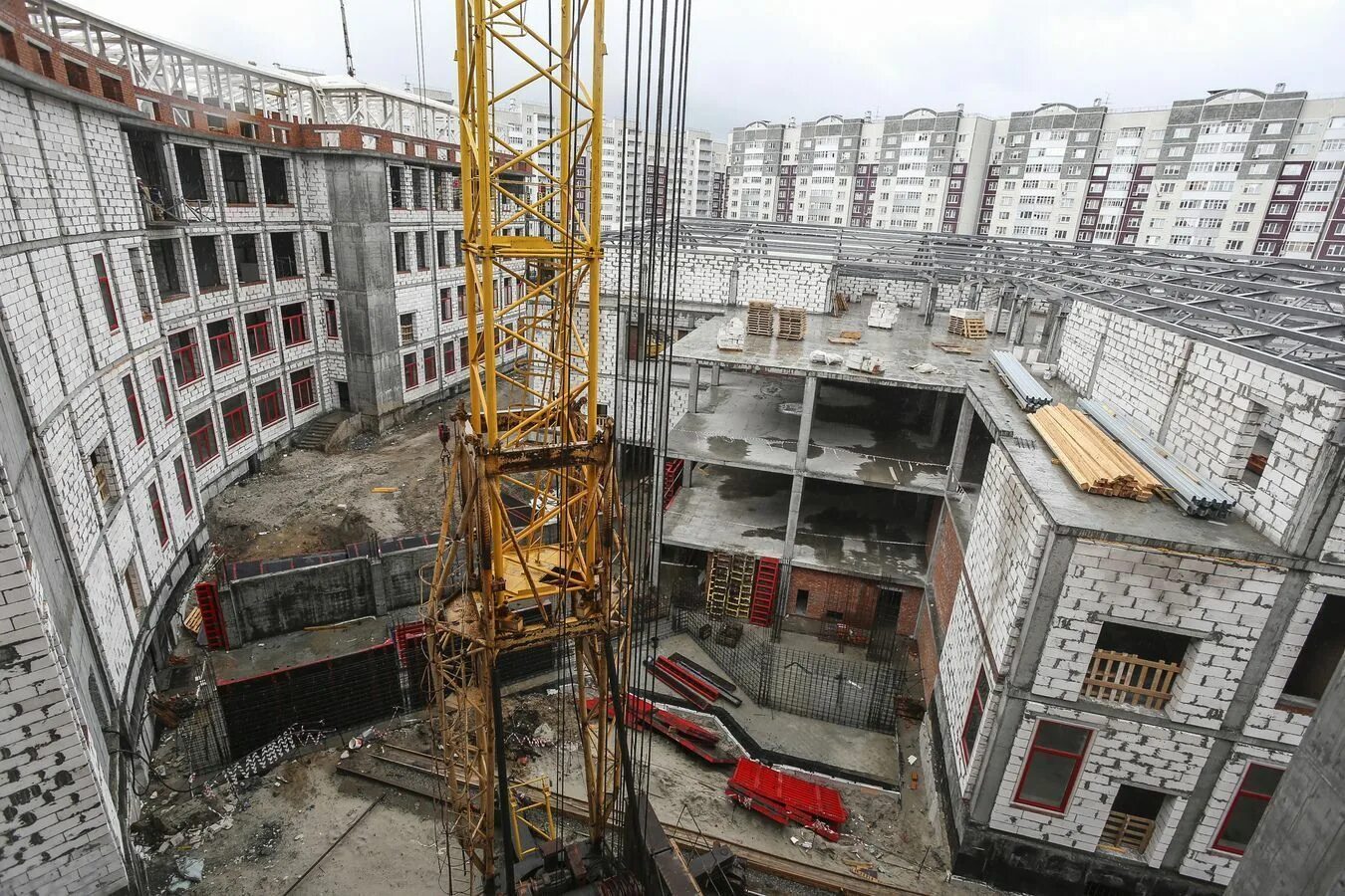 Строительство школы тюмень. Стройка школы в московском тюмень. новая школа в поселке московский тюмень. строительство объектов в ново патрушево. самая большая школа в тюмени.