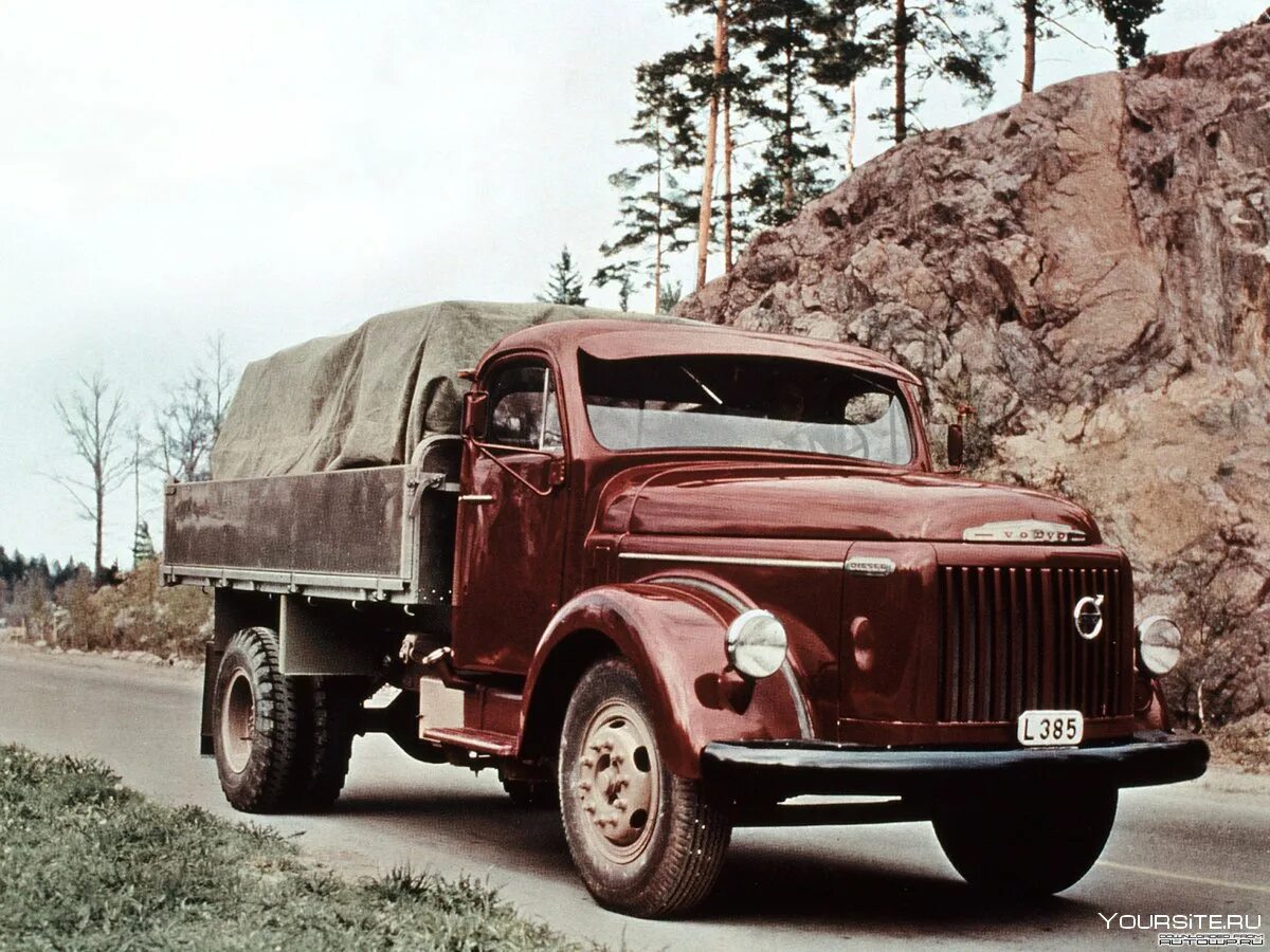 Грузовики 1 8. Volvo 1953 грузовик. Volvo Trucks 1950. Грузовики Вольво 1953 года. ГАЗ-51 С кабиной Студебеккер.