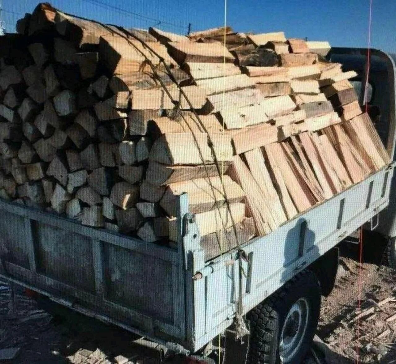 Дрова череповец. Дрова. машина на дровах. сухие дрова. дрова колотые.