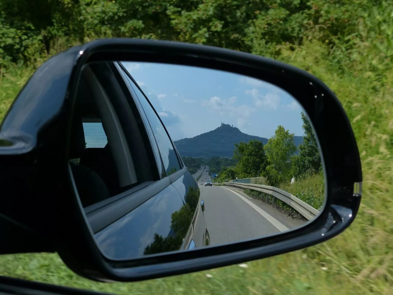 With mirror view. Зеркало автомобиля. Зеркало автомобильное боковое. Зеркало в машине. Вид в боковое зеркало машины.