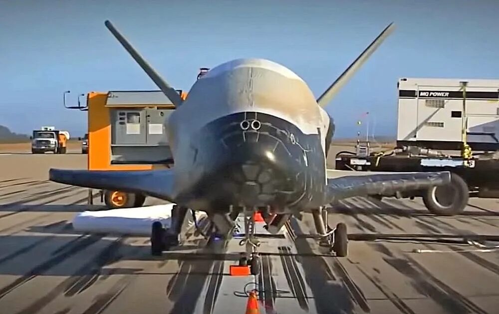 Беспилотник США X-37b. Орбитальный самолёт x-37b. Боинг х-37. Boeing x-37b космоплан. X 37 x 8 1 0