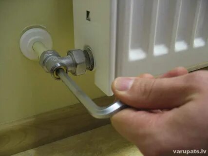 Как спустить воздух с батареи кран маевского