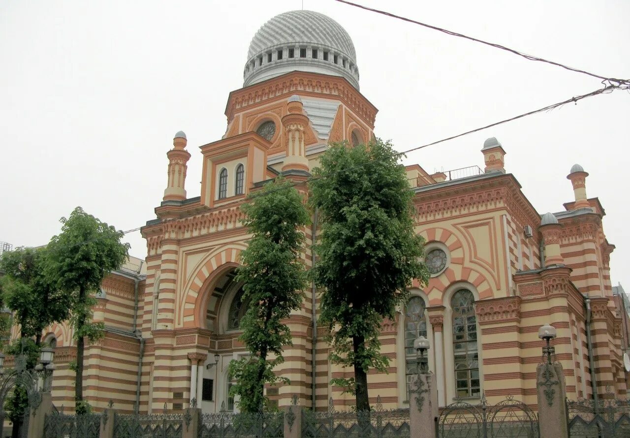 Сайт синагоги петербурга. Большая хоральная синагога (Гродно). Синагога в Питере. Московская хоральная синагога. Большая хоральная синагога Гродно внутри.