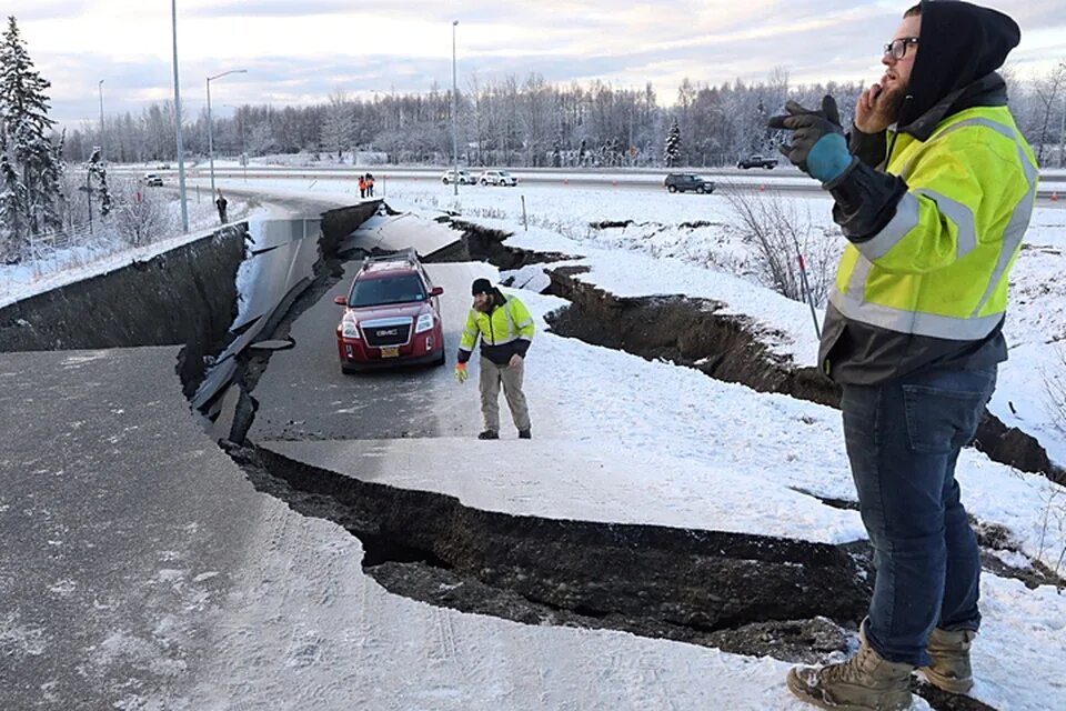 Землетрясение на Аляске (2018). Аляска плохие дороги. На Аляске подогреваемые дороги.