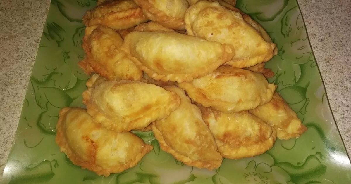 Посикунчики с мясом медведя. Уральские посикунчики. Чебуреки посикунчики. Пермские пирожки посикунчики. Пирожки с мясом посикунчики.