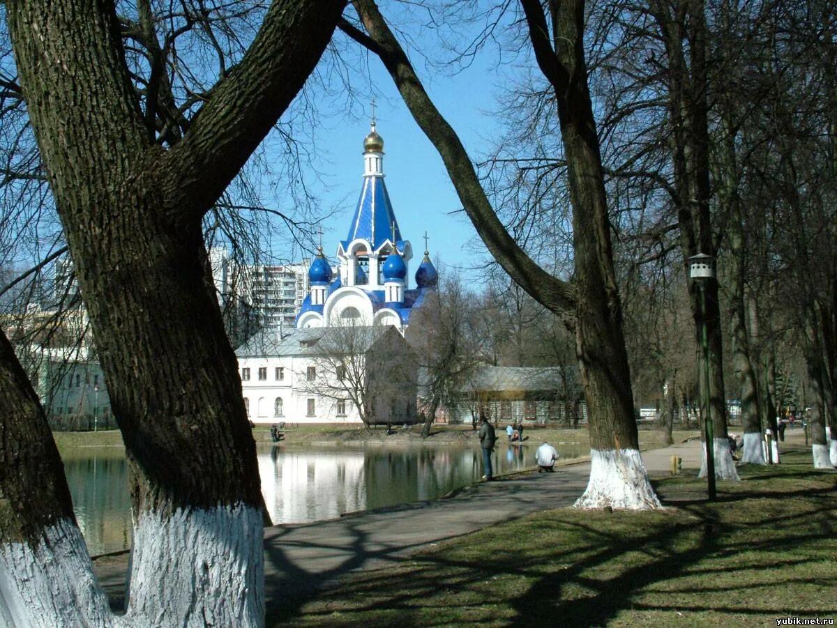 Церковь Рождества Богородицы в Королеве. В Костино Церковь Рождества Пресвятой Богородицы. Церковь Рождества Пресвятой Богородицы (королёв). Храм в Костино Королев звонница.