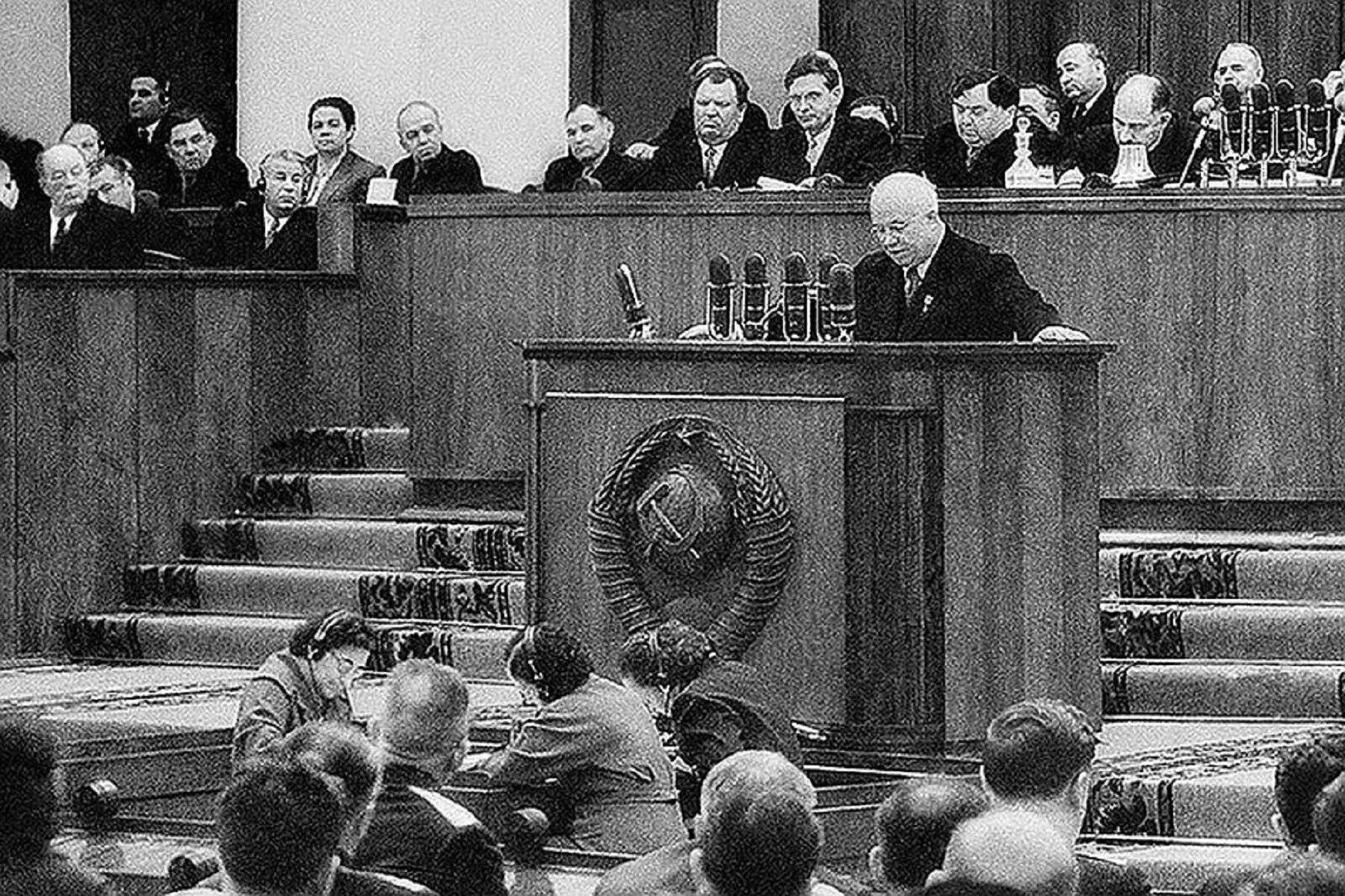 Хрущев 1956 съезд. 20 Съезд ЦК КПСС. Хрущев на 20 съезде КПСС. Выступление Хрущева на 20 съезде КПСС.