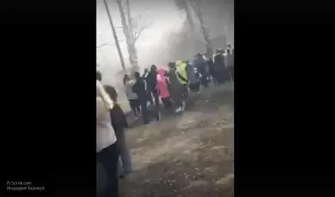 Школьники нападают