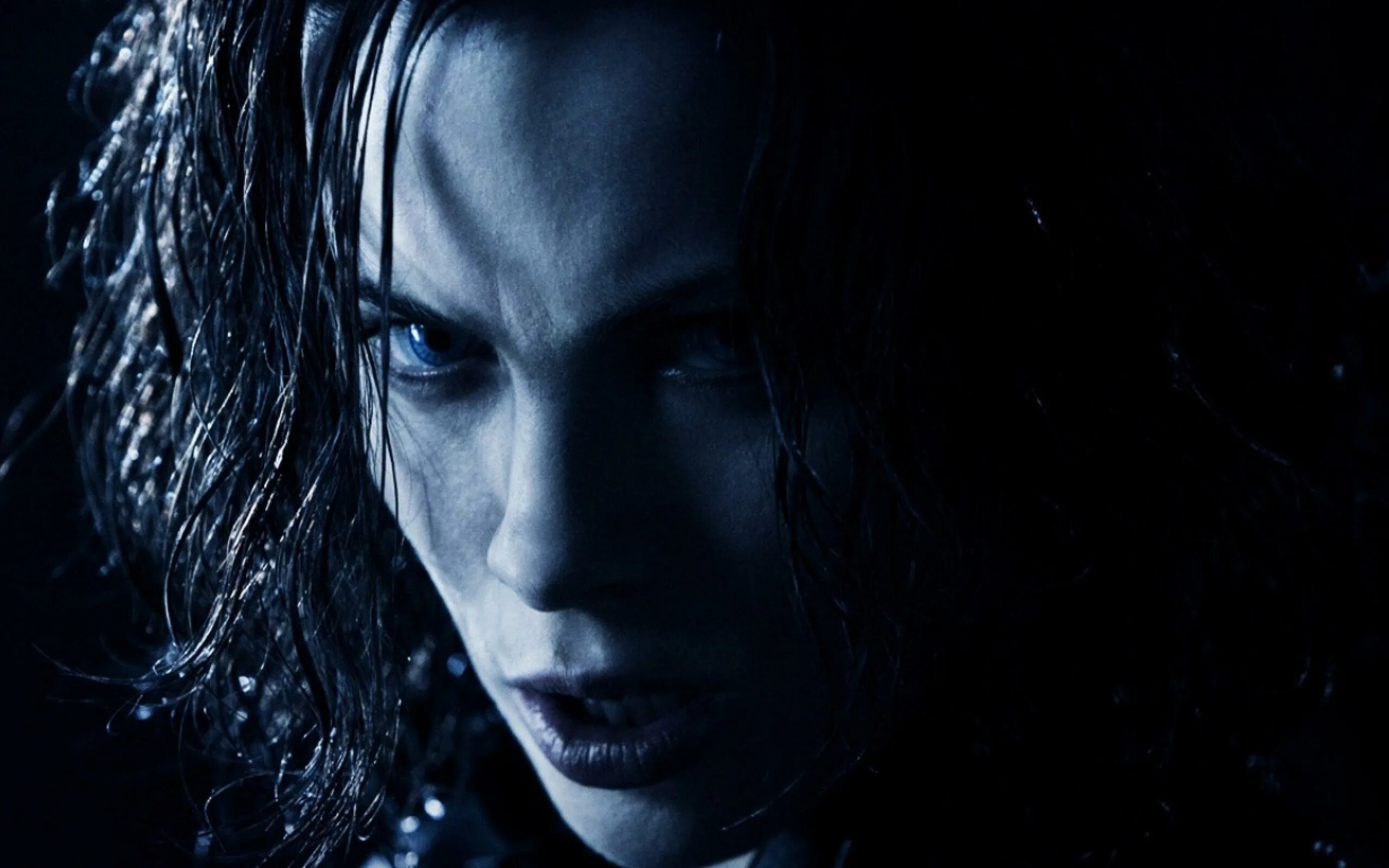 Код в другой мир. Селин Underworld. Кейт Бекинсейл другой мир. Underworld 2003.