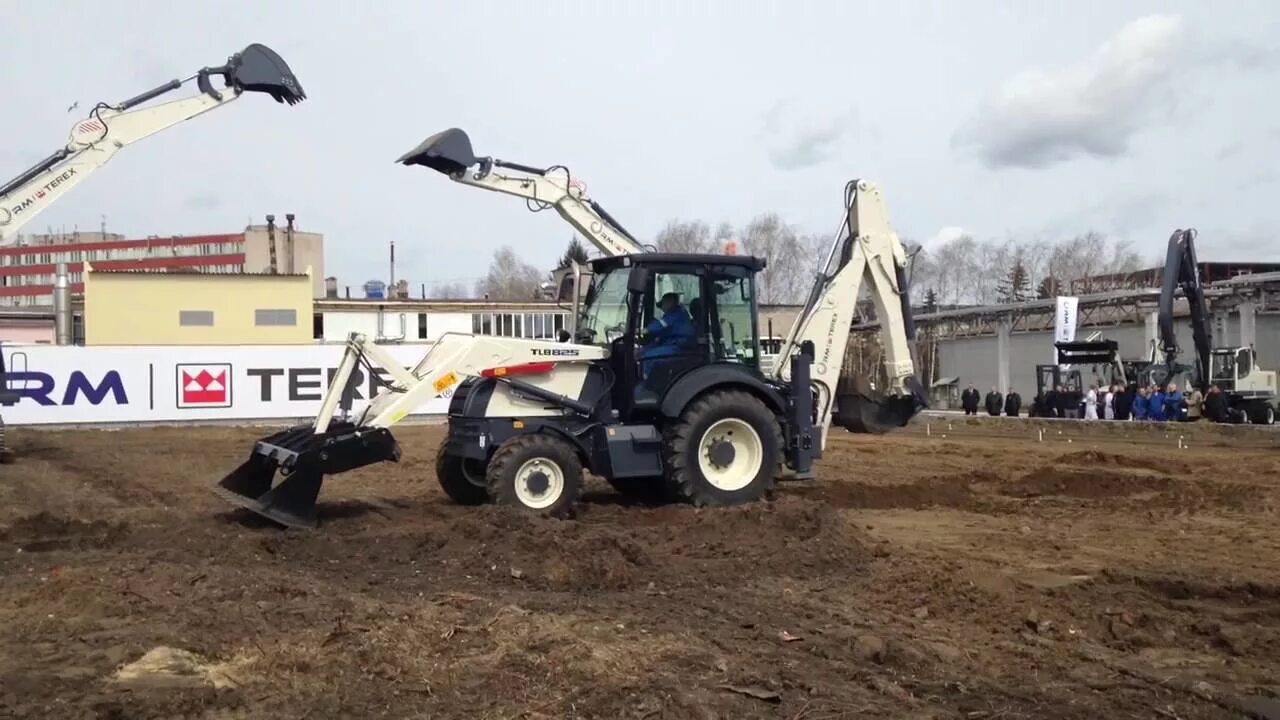 Terex TLB 825-RM. Экскаватор погрузчик Терекс 825. Terex 820 и 825. Terex TLB 815 RM. Экскаватор погрузчик umg