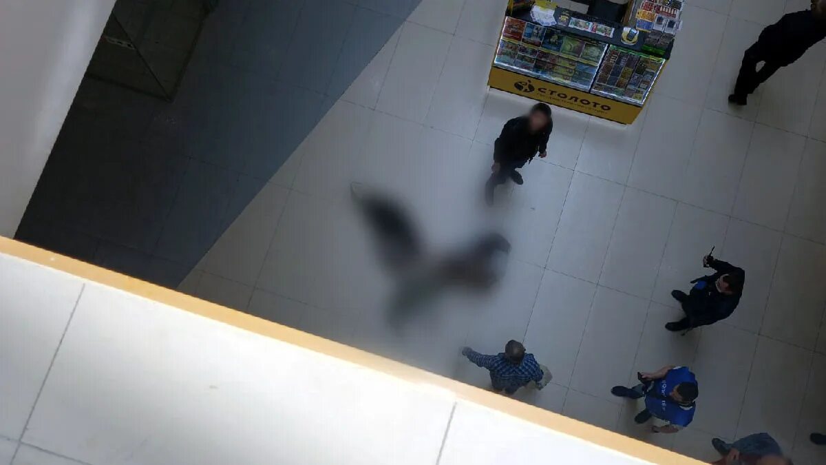 Видео с камеры где девочка упала. Эль рио самара женщина упала с 3 этажа. торговый центр эль рио в самаре.