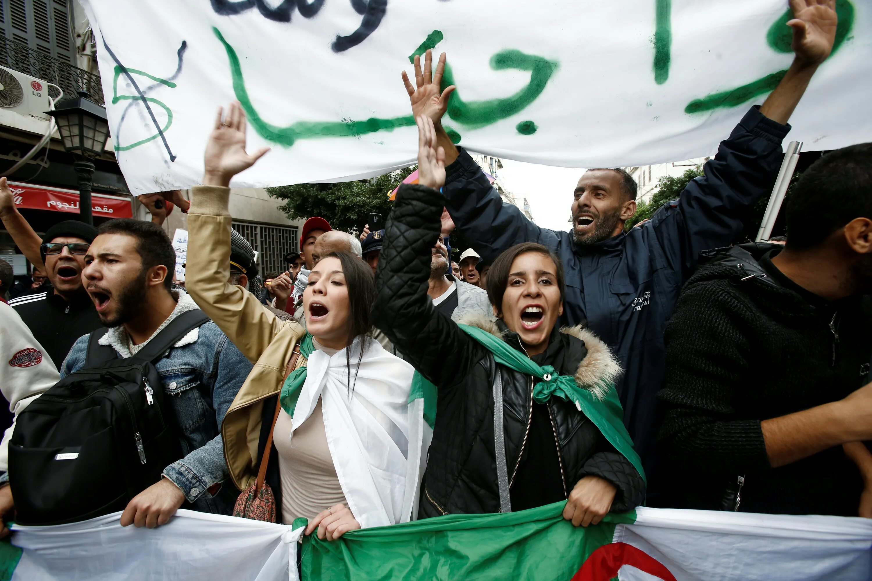 Мусульманки феминистки. Движения на ближнем востоке. Исламский феминизм. Арабская весна тунис 2011. Иран палестина.