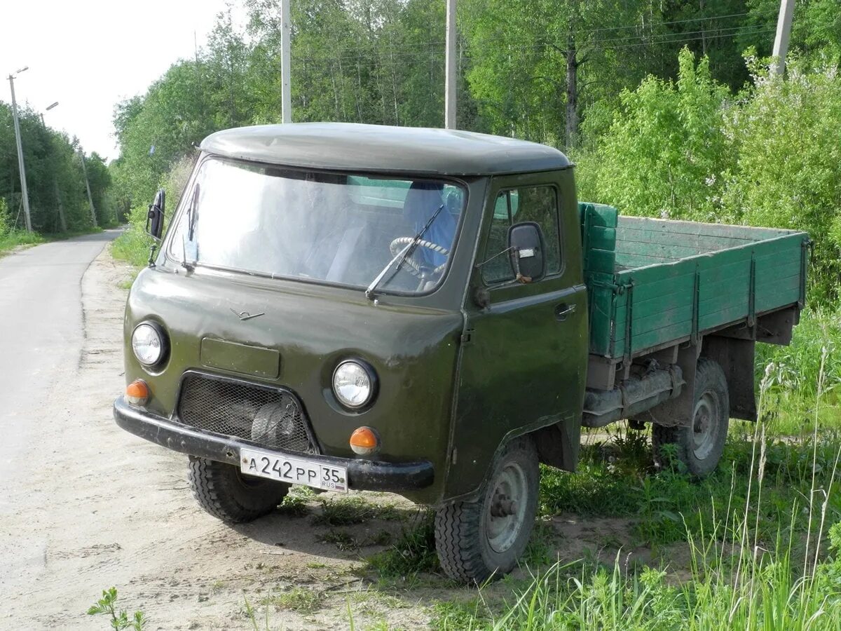 Купить уаз бортовой в россии. УАЗ 3303 бортовой. УАЗ головастик 3303. UAZ 3303 бортовой грузовик. УАЗ 3303 бортовой грузовой.